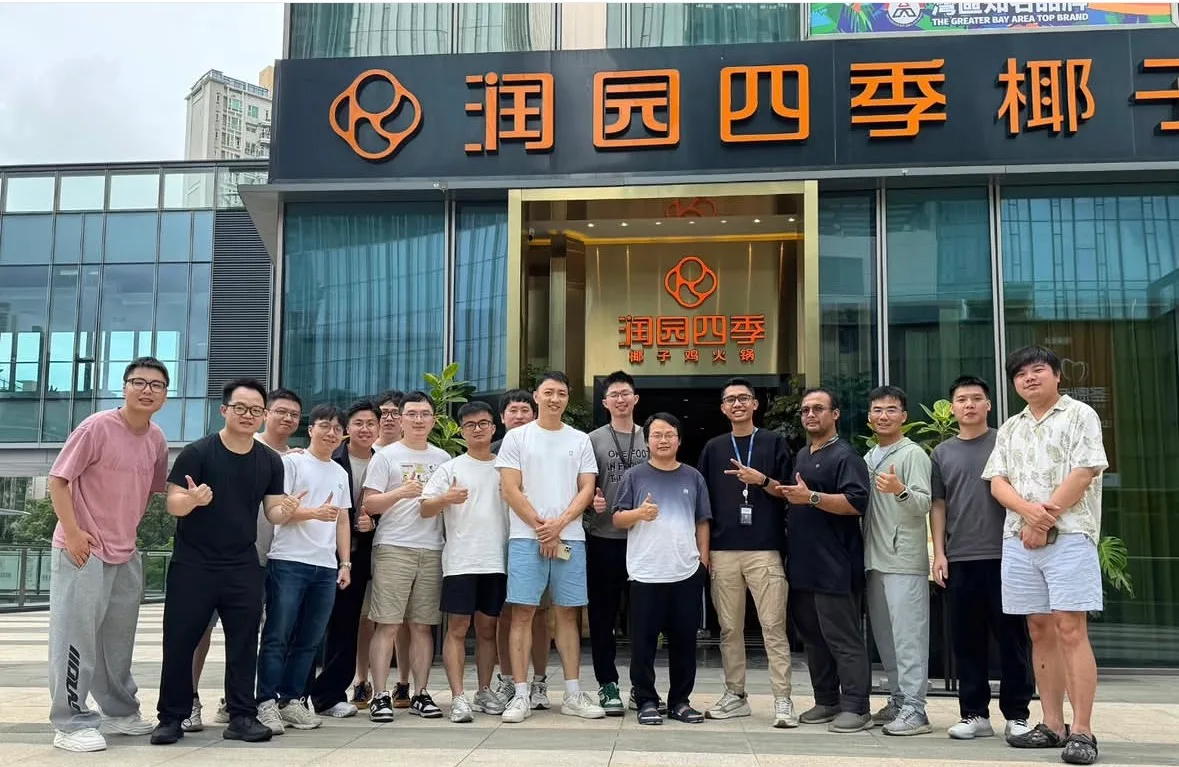 Foto bareng tim di Shenzhen, setelah meeting soal arsitektur baru