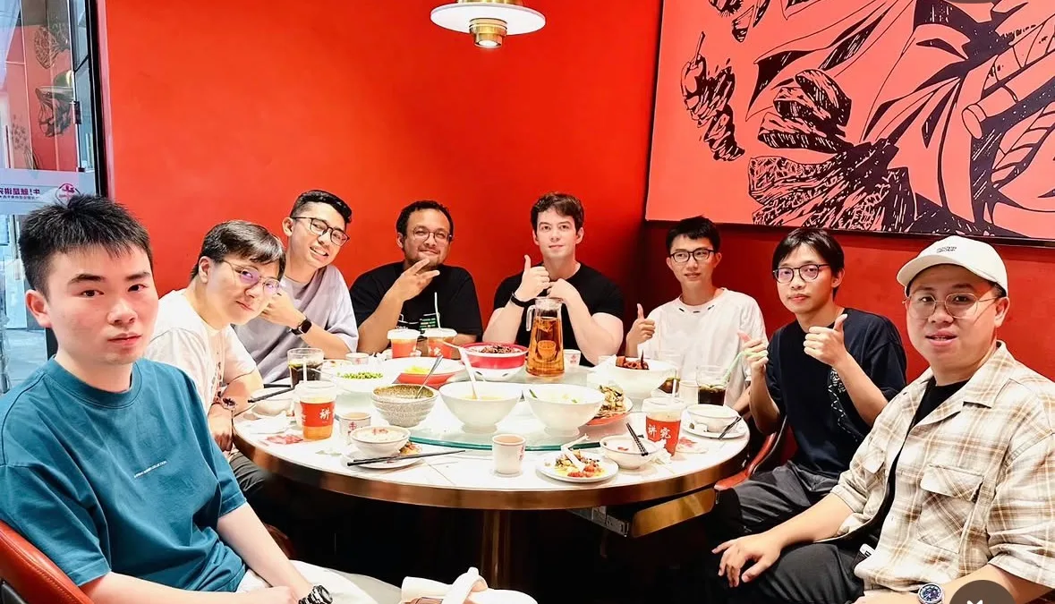 Makan bareng tim di Shenzhen